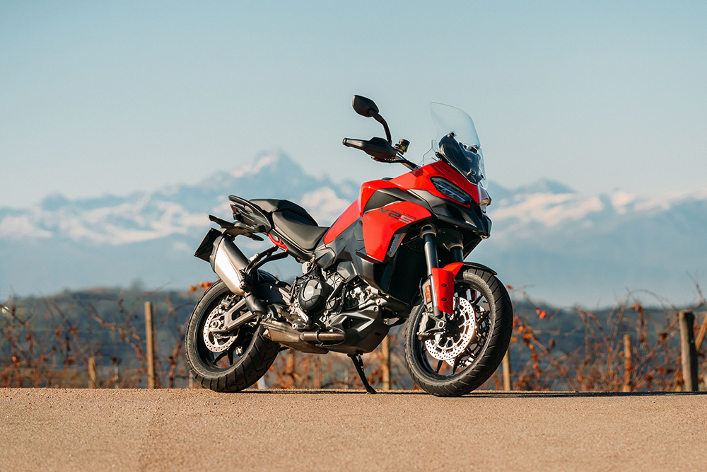 Ducati Multistrada V2 S 2026 roja de JC RutaTech preparada para rutas en moto desde Madrid y Tres Cantos
